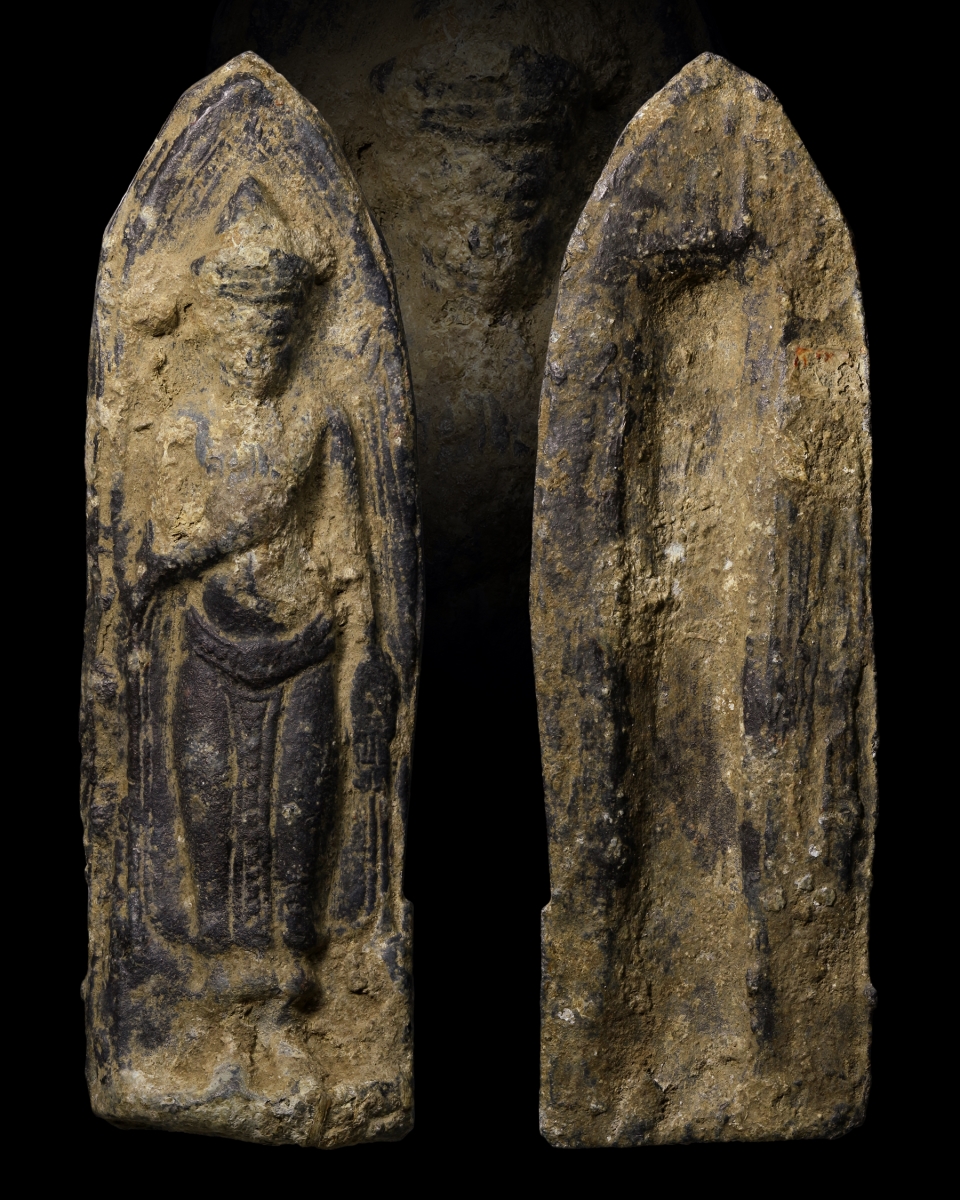 พระร่วงยืน หลังร่องรางปืน สนิมแดง จ.สุโขทัย