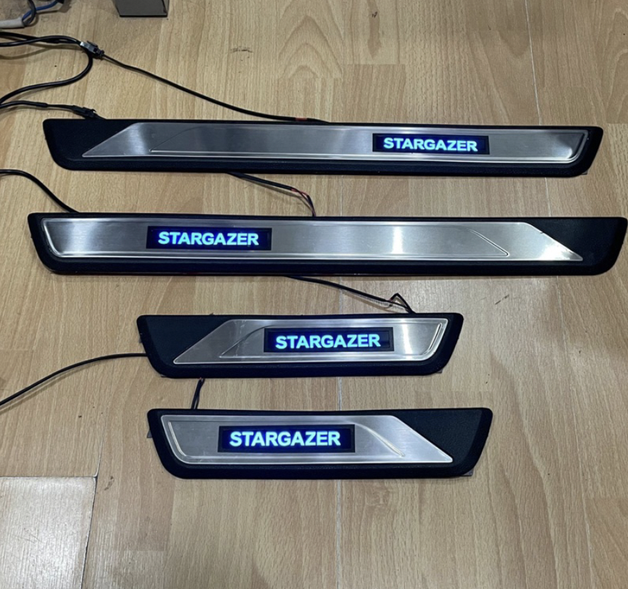 กันรอย 4 ชิ้น มีไฟ LED HYUNDAI STARGAZER