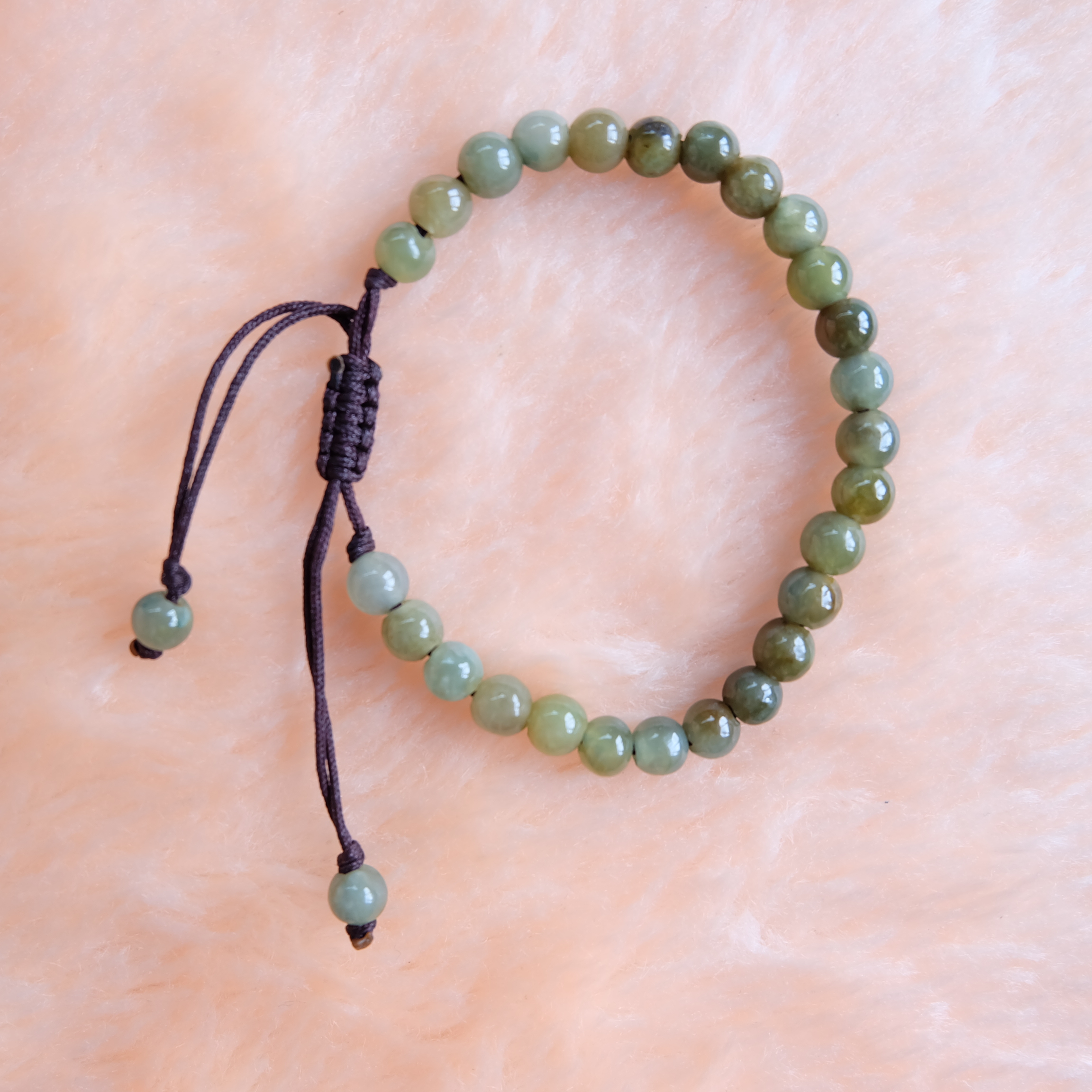 สร้อยข้อมือลูกปัดหยกแท้ 4-5 มิล สีน้ำผึ้ง เชือกดึง รอบข้อมือ 15-18 ซม.