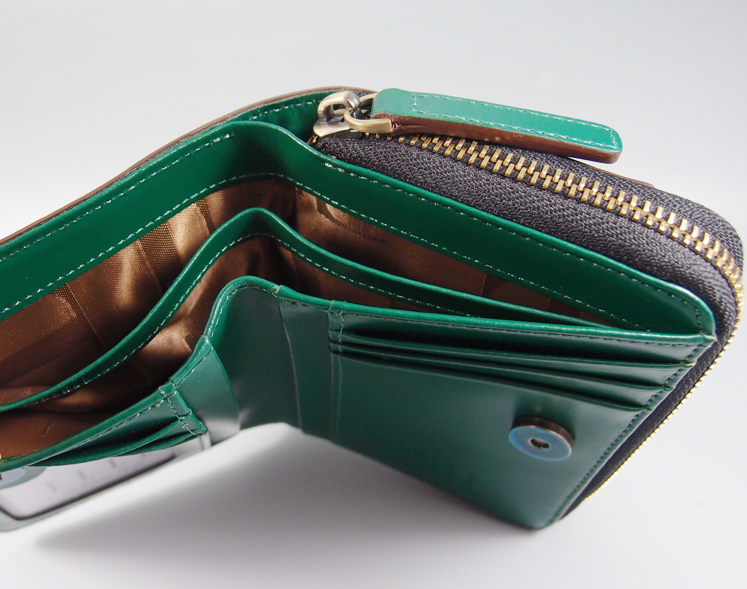 กระเป๋าสตางค์ ELLE เขียวปีกแมลงทับ ใหม่ แท้