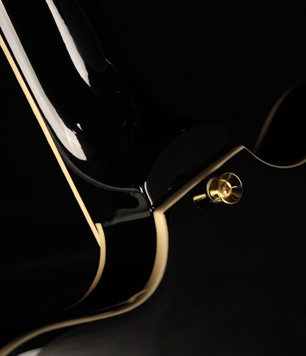 Eastwood Classic 6 - Black