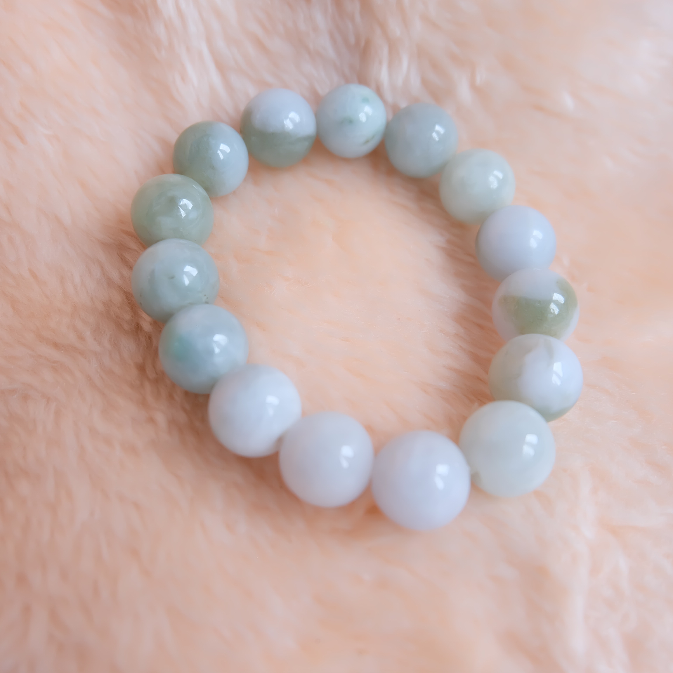 สร้อยข้อมือลูกปัดหยกแท้ หยกขาวเขียว หยกพม่า หยกเจไดต์ ขนาด 13 มิล รอบข้อมือ 17 เซนติเมตร ร้อยด้วยไหมยืด