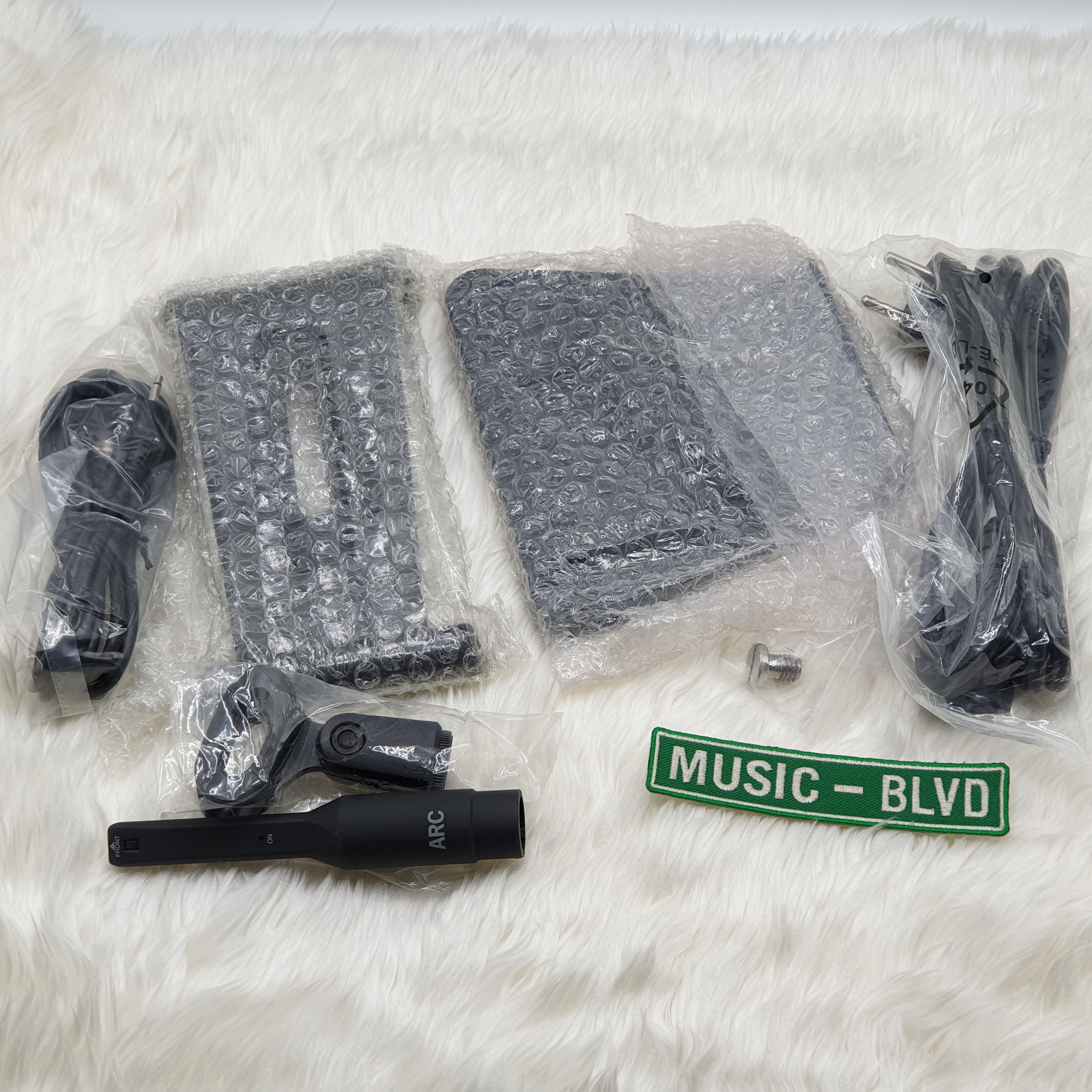 IK Multimedia iLoud MTM - High Resolution Compact Studio Monitor (Single)