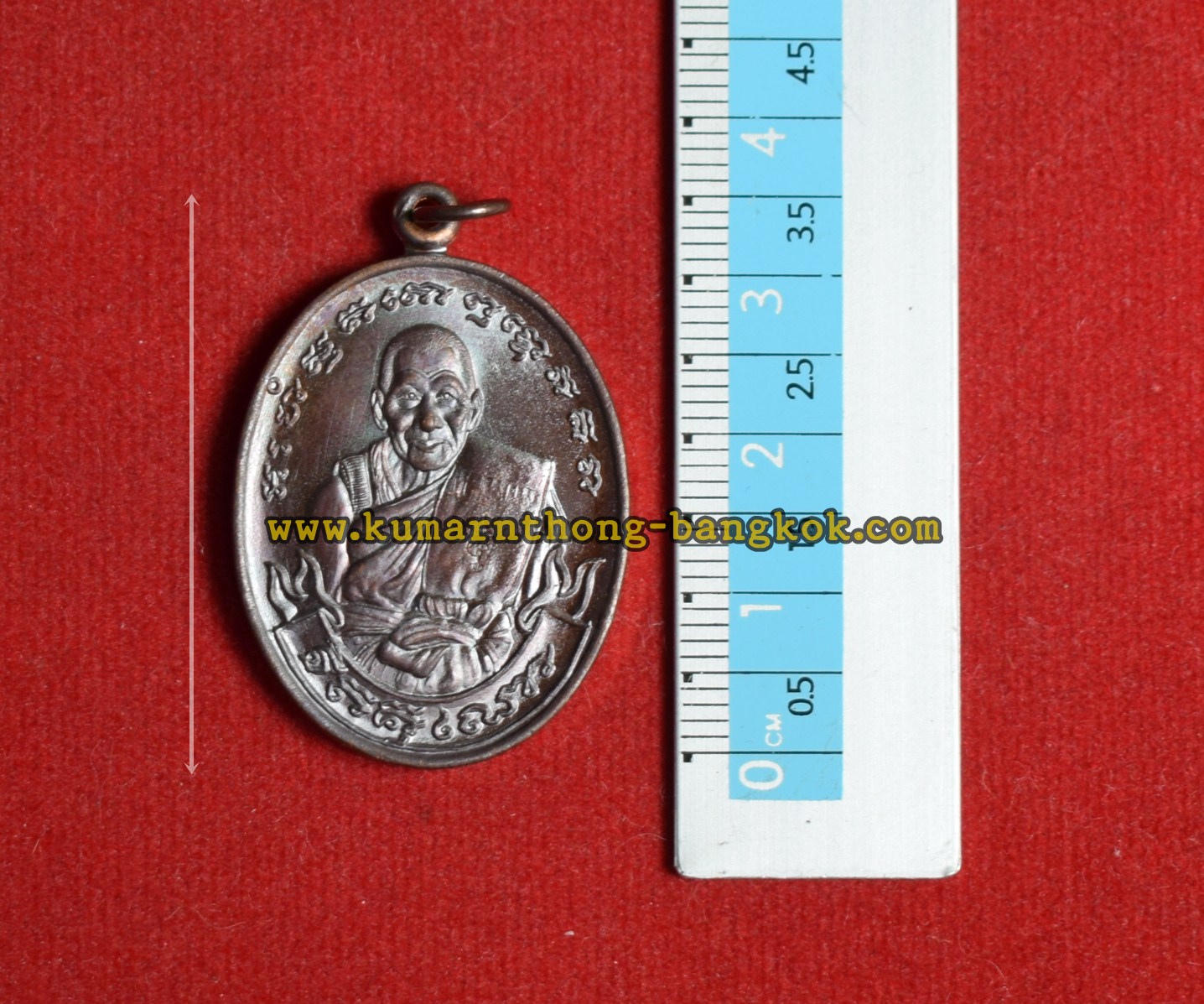 เหรียญหลวงพ่อเปิ่น วัดบางพระ จ.นครปฐม เนื้อทองแดงรมดำ ขนาดห้อยคอ สูง 3.6ซม. กว้าง 2.5ซม. รุ่น เสื้อเกราะ ออกบูชา ปี2560