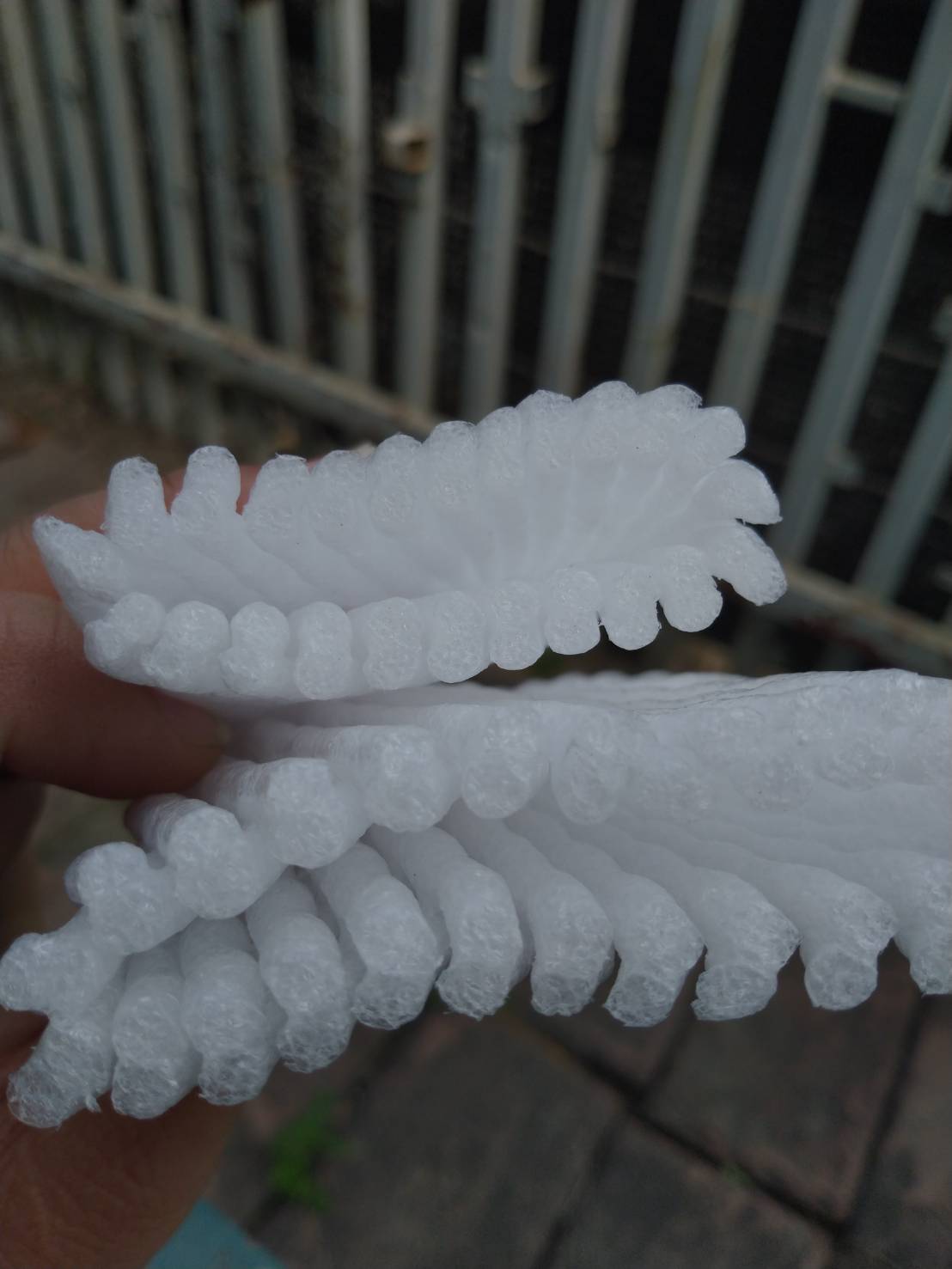 โฟมตาข่าย ห่อผลไม้กันกระแทกขนาด12ซม.(แบบเส้นเล็ก) 100 ชิ้น