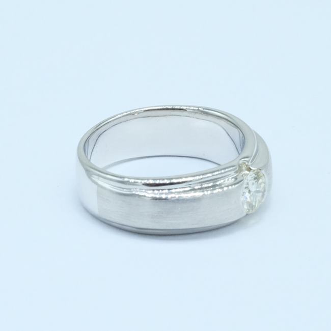 แหวนเพชรเม็ดเดี่ยวสำหรับสุภาพบุรุษครับ