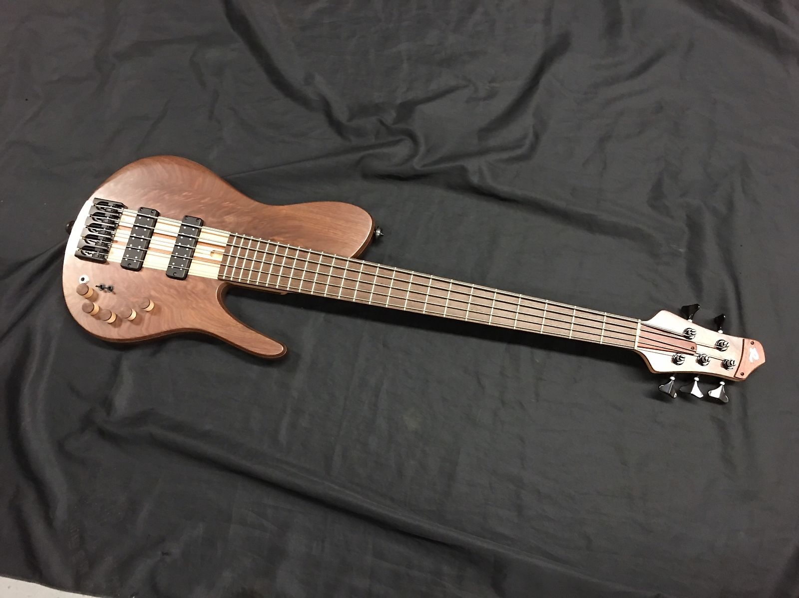 R Bass Elite 2016 Claro Walnut Top