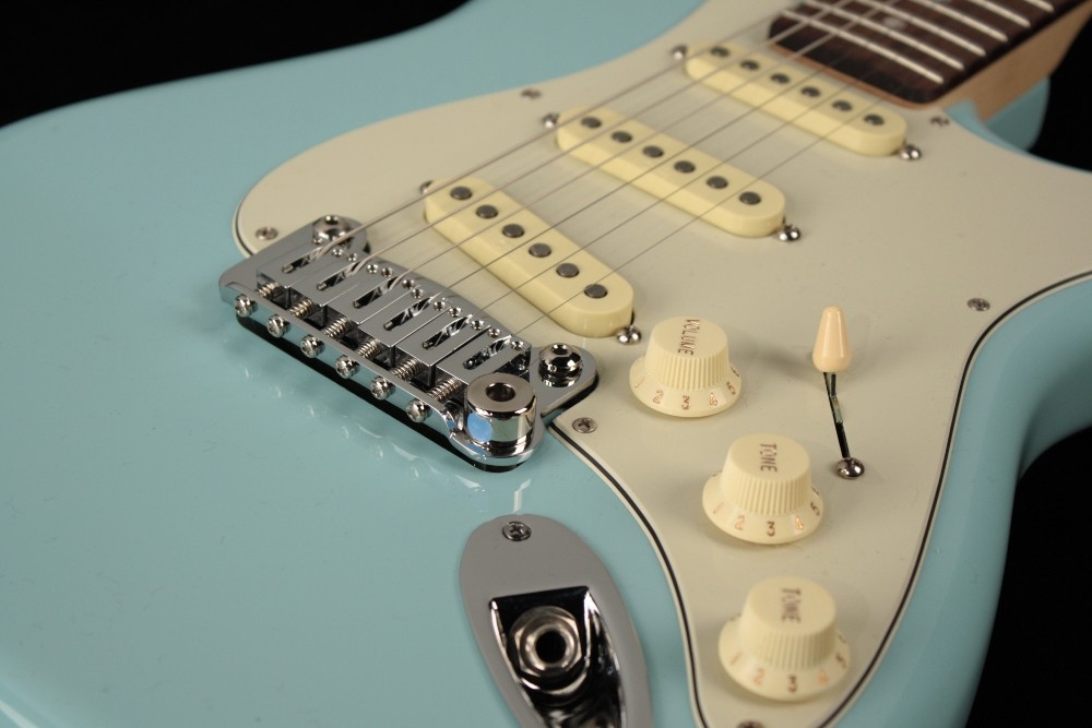 G&L Nitro Thin Series - Legacy - Sonic Blue CLF60631