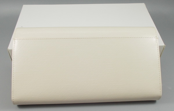 กระเป๋าสตางค์ Guy Laroche ขาวออฟไวท์ ใหม่ แท้