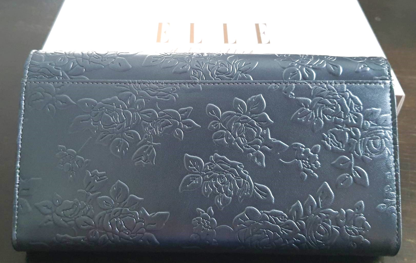 กระเป๋าสตางค์ ELLE เทาเมทาลิก 3 พับ ใหม่ แท้