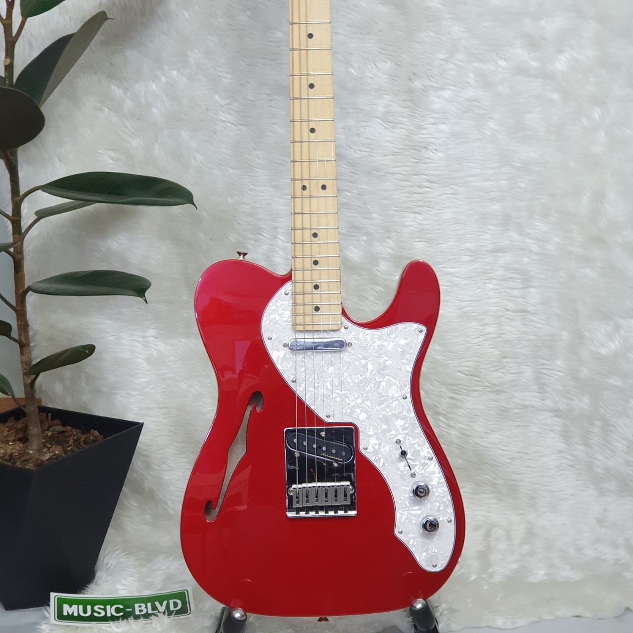 Fender Deluxe Telecaster Thinline - Candy Apple Red with Maple Fingerboard