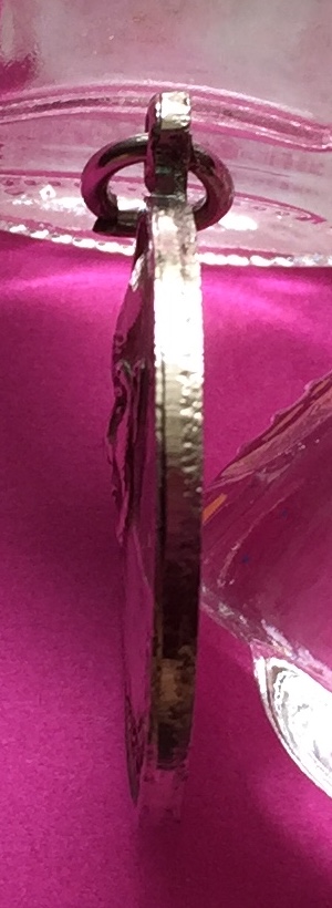 เหรียญกลม หลวงพ่อโบ้ย วัดมะนาว จ.สุพรรณบุรี ปี๒๕๐๕ หลังยันต์ เนื้อทองแดงชุปนิเกิ้ล พระแท้สวย สนใจโทรสอบถามที่ 0619783836.. 0805587175 ส่งEMSในประเทศฟรีคะ