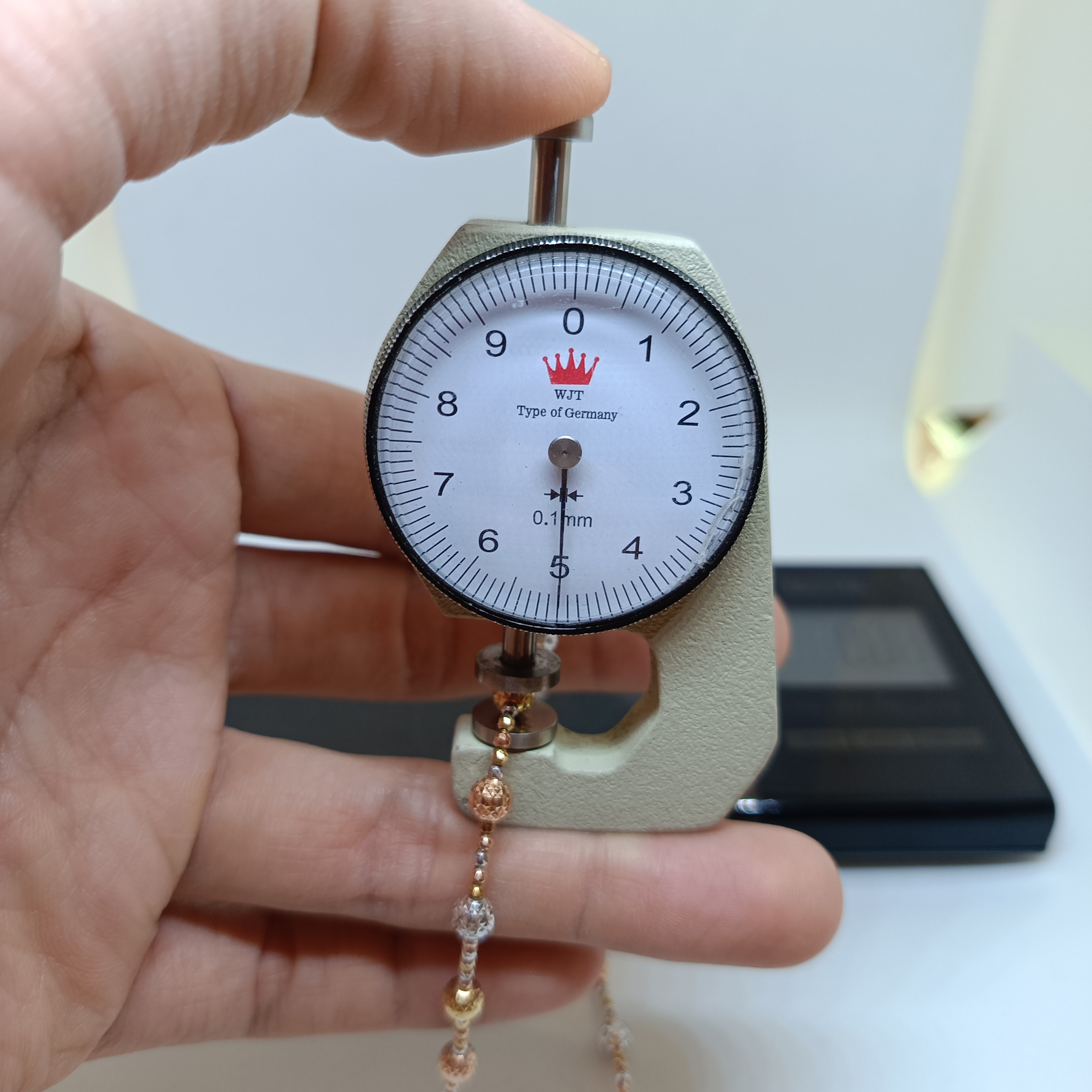 สร้อยคออิตาลี่ ลายเม็ดมะยมสลับเล็กใหญ่ เล่นไฟระยิบระยับ เหลี่ยมคมเพชร