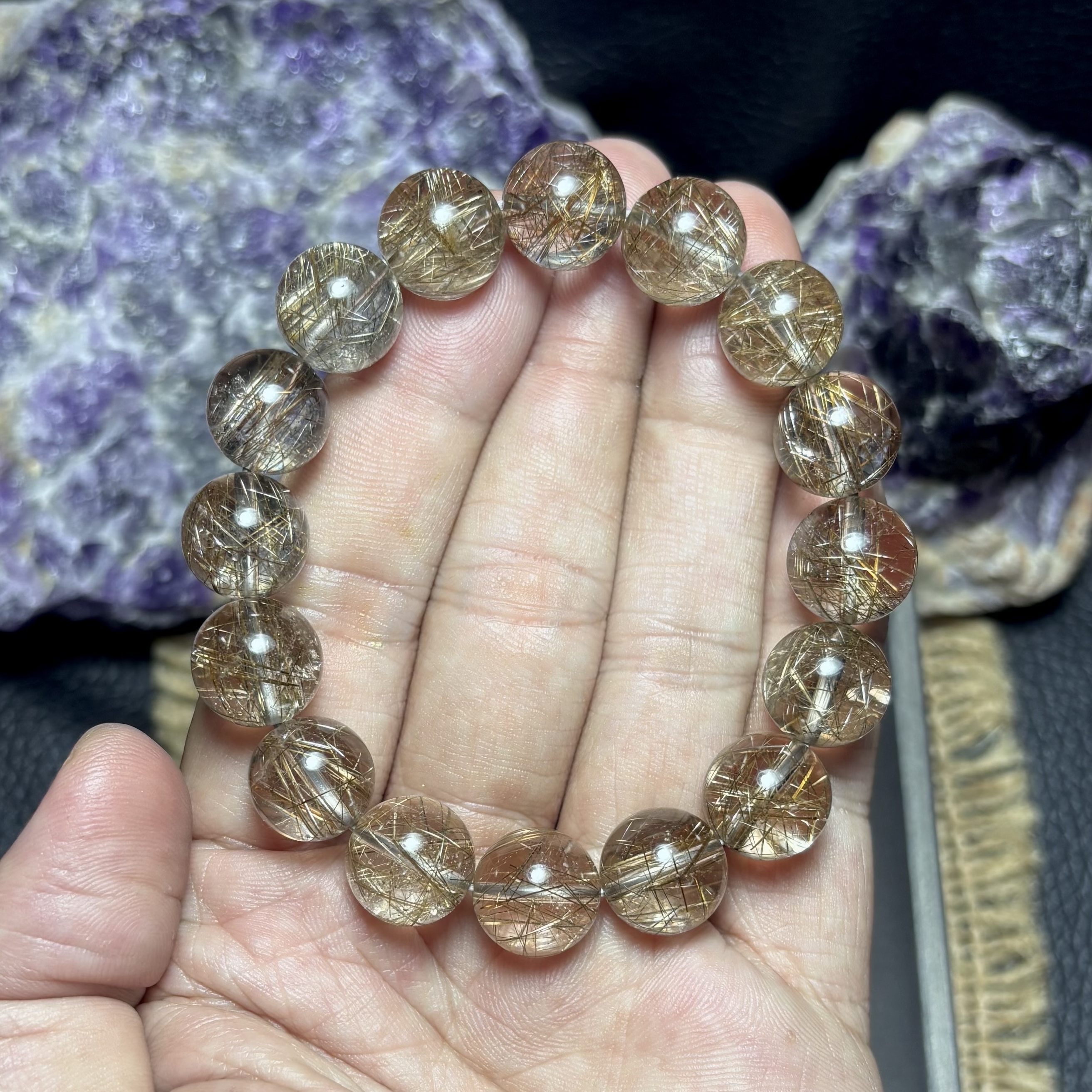 ข้อมือหิน ไหมเงิน