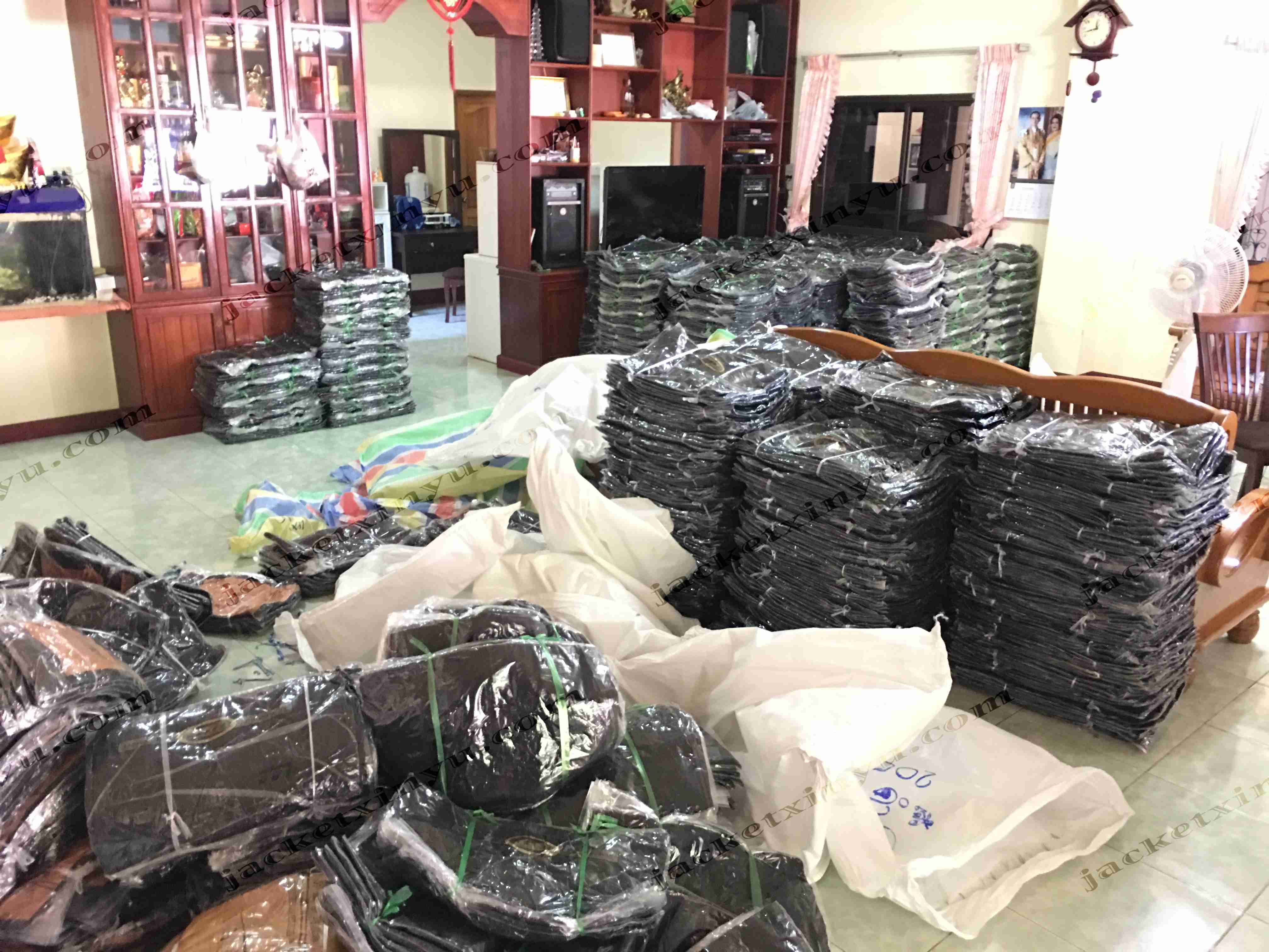 แจ็คเก็ตซินหยู่ นำเข้าผลิตจากโรงงานในประเทศจีนเตรียมส่งลูกค้า jacketxinyu.com