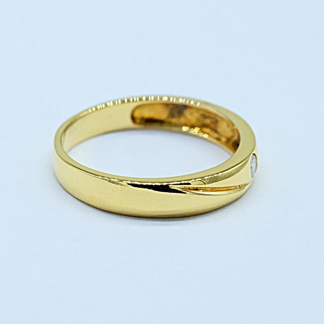 แหวนเกลี้ยงฝังเพชร1เม็ด สำหรับสุภาพบุรุษ ราคาเริ่มต้นไม่สูงมากครับ