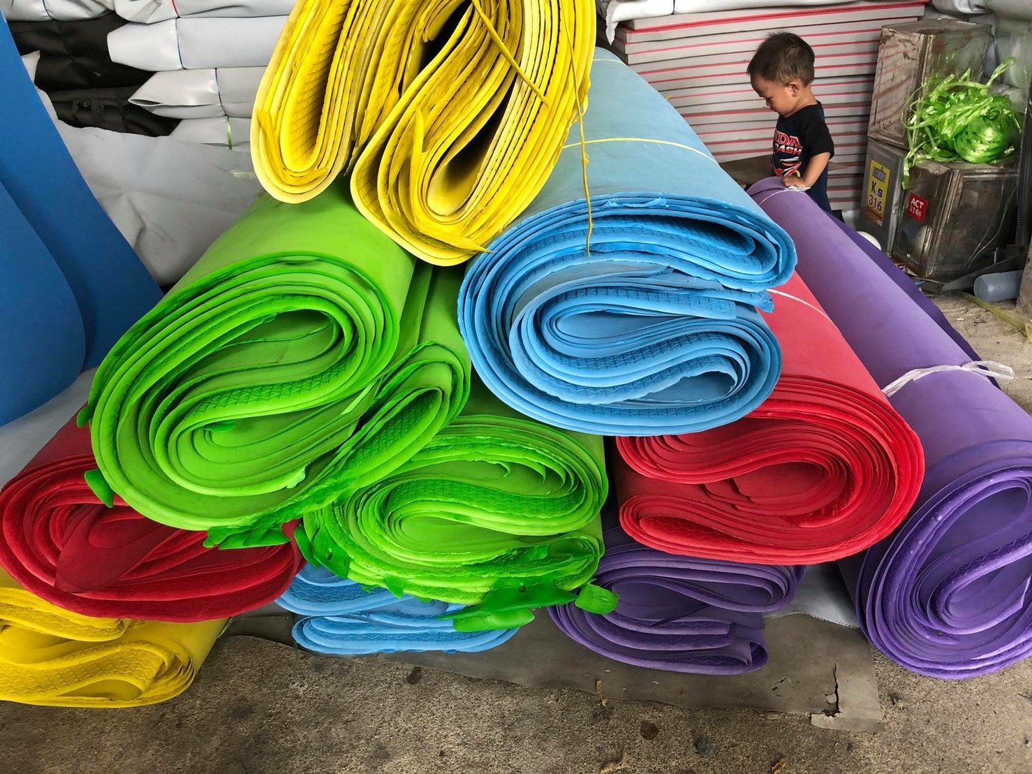 แผ่นยางเรียบ สีสดใส เลือกสีได้ ขนาดแผ่น 130x240 ซม. หนา 2-4 มม. ,แผ่นยางปูพื้น,แผ่นรองพื้น,แผ่นยาง,แผ่นยางกันกระแทก ยางแผ่น,แผ่นโฟมยาง,แผ่นยางeva,แผ่นยางรองพื้น,แผ่นยางรองพื้นกันกระแทก, โฟมยาง,eva