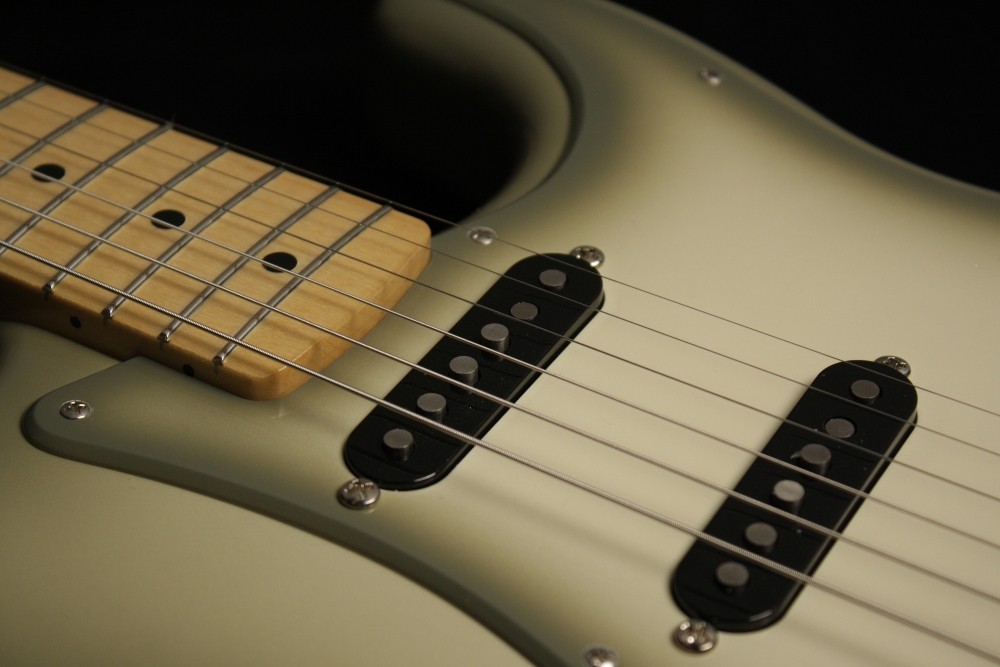 Fender FSR Antigua Stratocaster