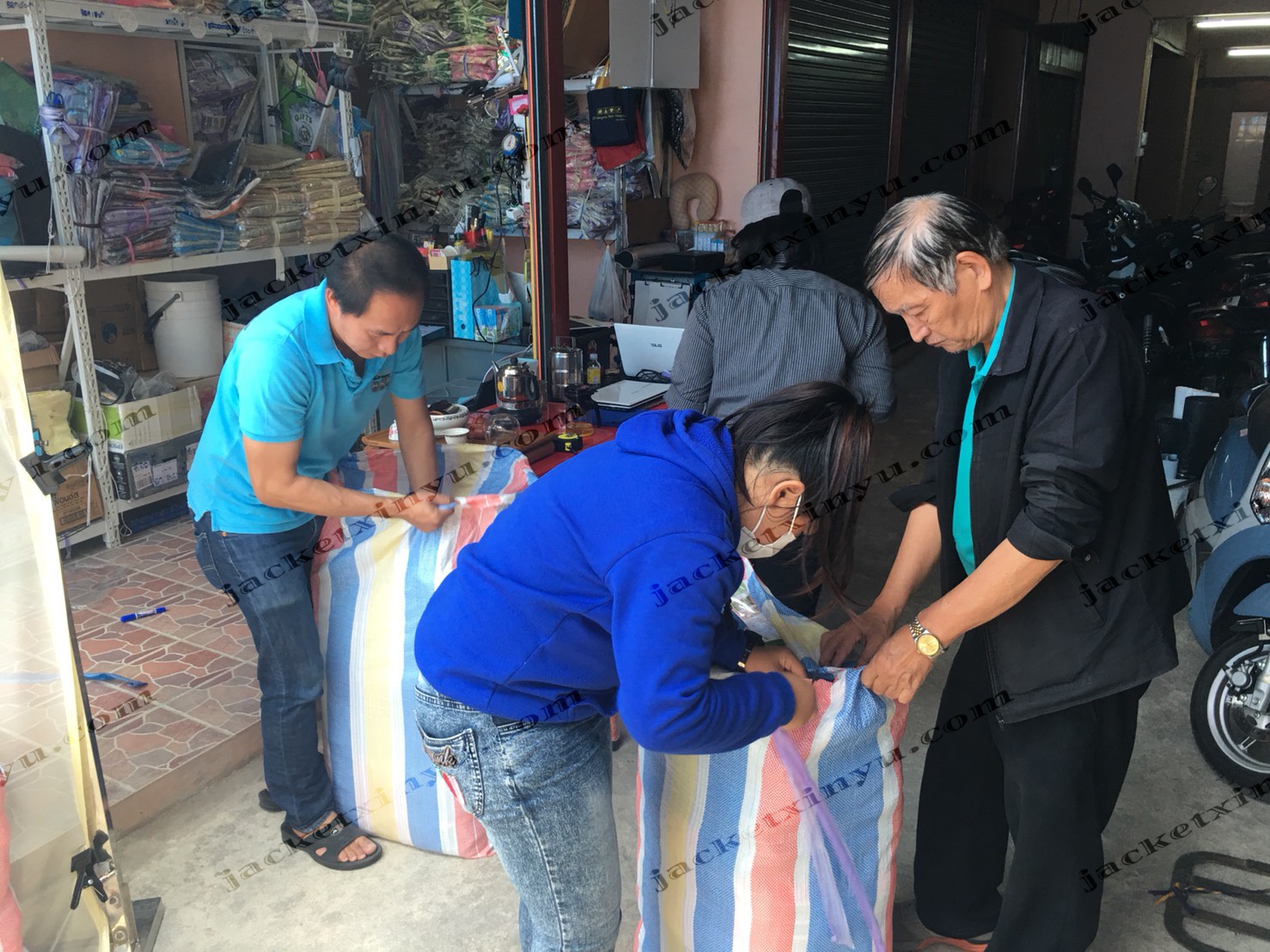 สั่งจริงส่งจริง เสื้อแจ็คเก็ต Xinyu ขายส่ง jacketxinyu.com