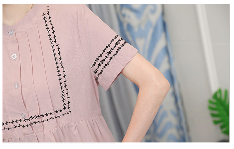 เสื้อคลุมท้องสีชมพู ปักลายที่อก คอกลม มีกระดุมแกะได้ที่อก มีสายผูกหลัง+เลกกิ้งสีเทา ใส่สบายมากๆค่ะ