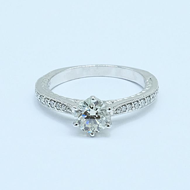 แหวนเพชรเม็ดเดี่ยว เพชรน้ำ 95 แหวนสำหรับสุภาพสตรีครับ