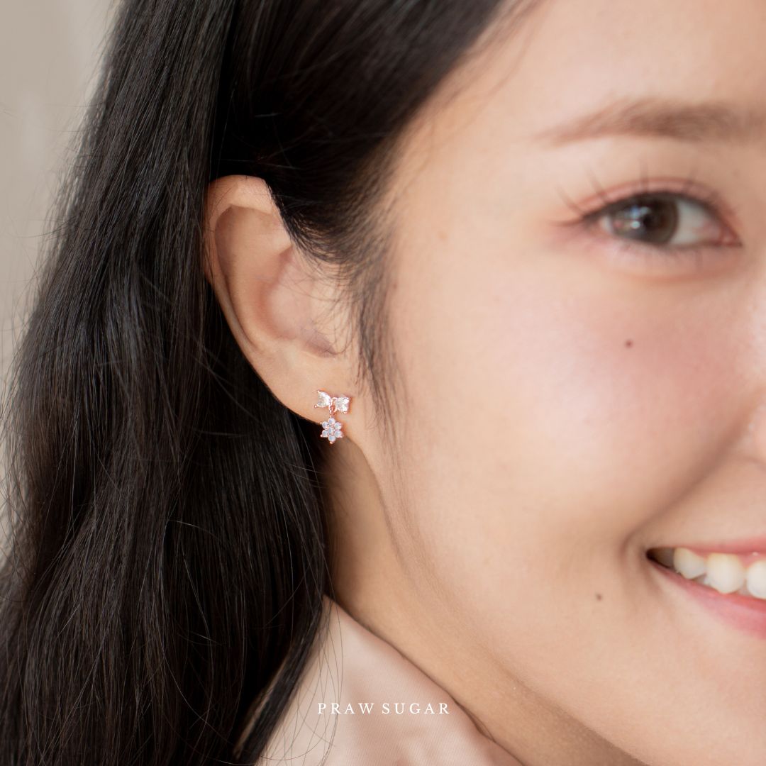 Mini Bow & Flower Earrings - ต่างหูโบว์และดอกไม้ตุ้งติ้งขนาดมินิ (ก้านต่างหูเงินแท้)