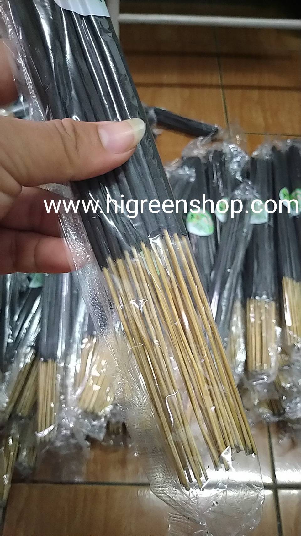 ธูปสมุนไพร ธูปหอมไล่ยุง สีดำจุดภายนอกบ้าน 1 ห่อ/ 30 ก้าน