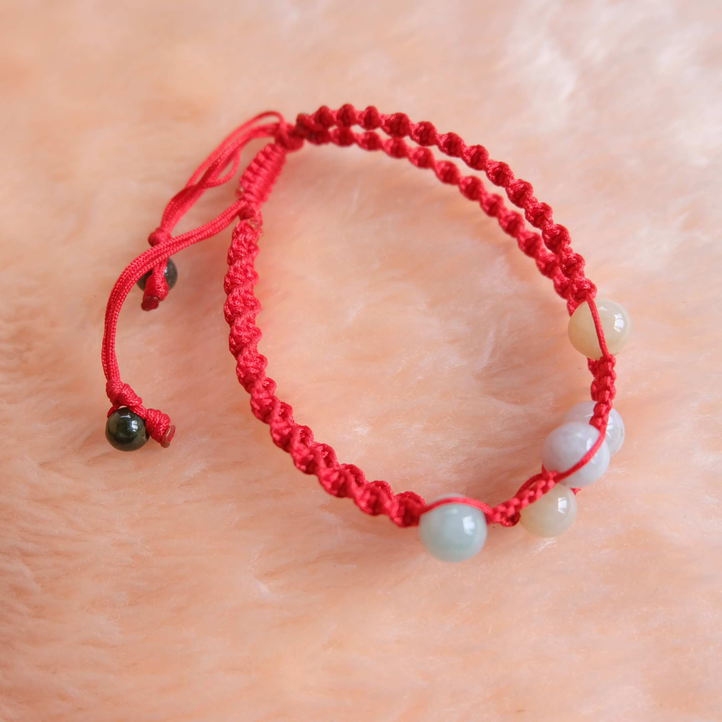 สร้อยข้อมือเชือกถักลูกปัดหยกแท้คละสี รุ่นBC190