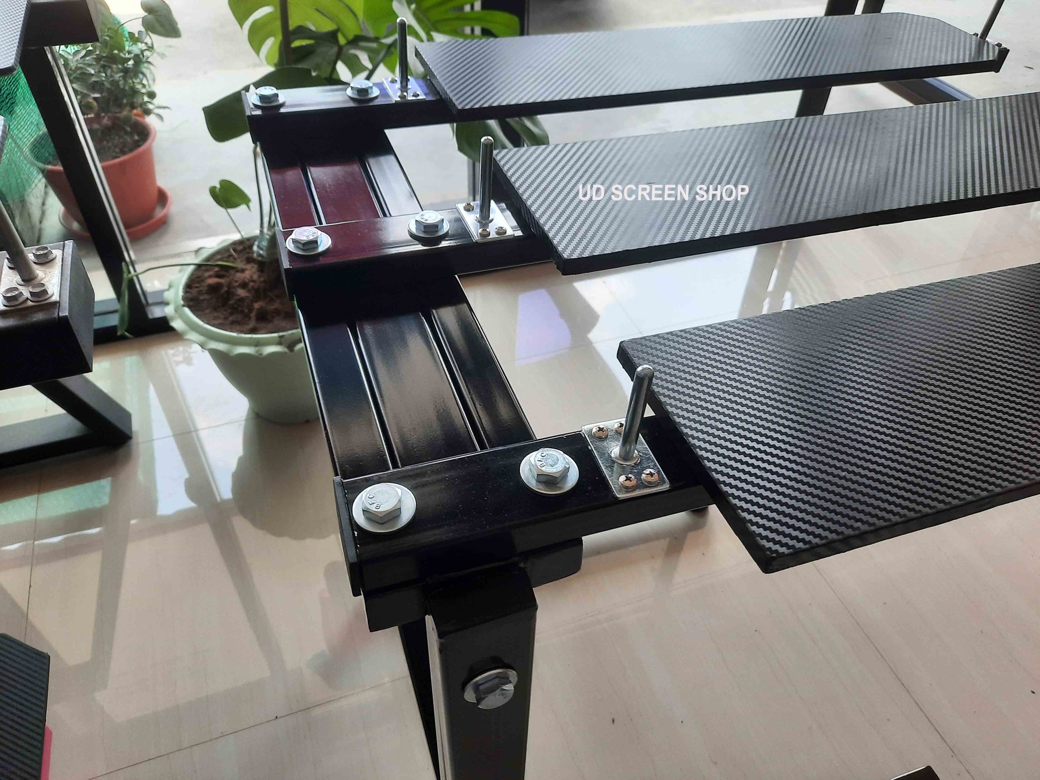 โต๊ะสกรีน แขนเสื้อ 3 แป้นแกรนิตโต้