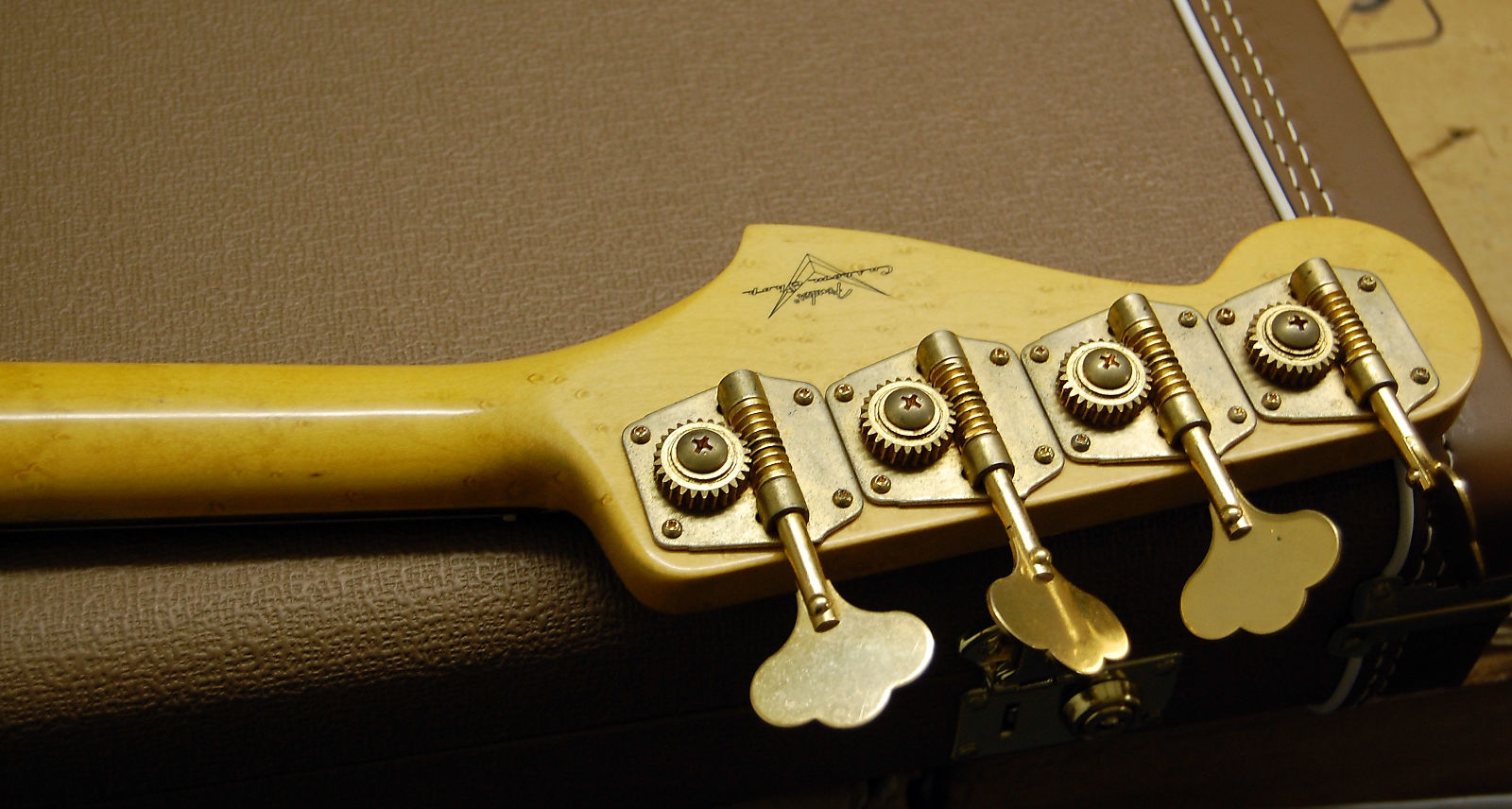 Fender Custom Shop 60 Jazz Bass Relic 2016 Aged Seafoam Green Matching Peg Head Gold Hardware Birdseye Neck