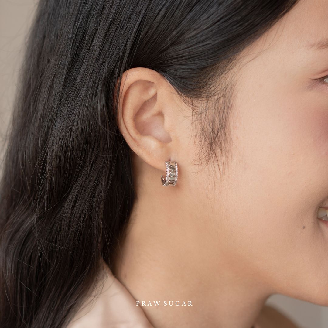 Modern Half Hoop Earrings - ต่างหูครึ่งห่วงสไตล์โมเดิร์น (ก้านต่างหูเงินแท้)