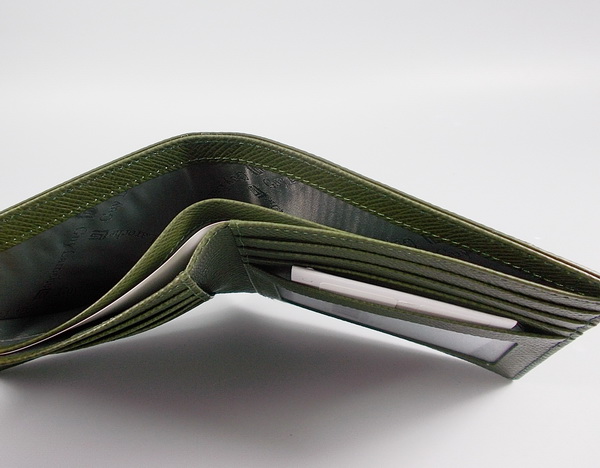 กระเป๋าสตางค์ Guy Laroche เขียวทหาร ใหม่ แท้