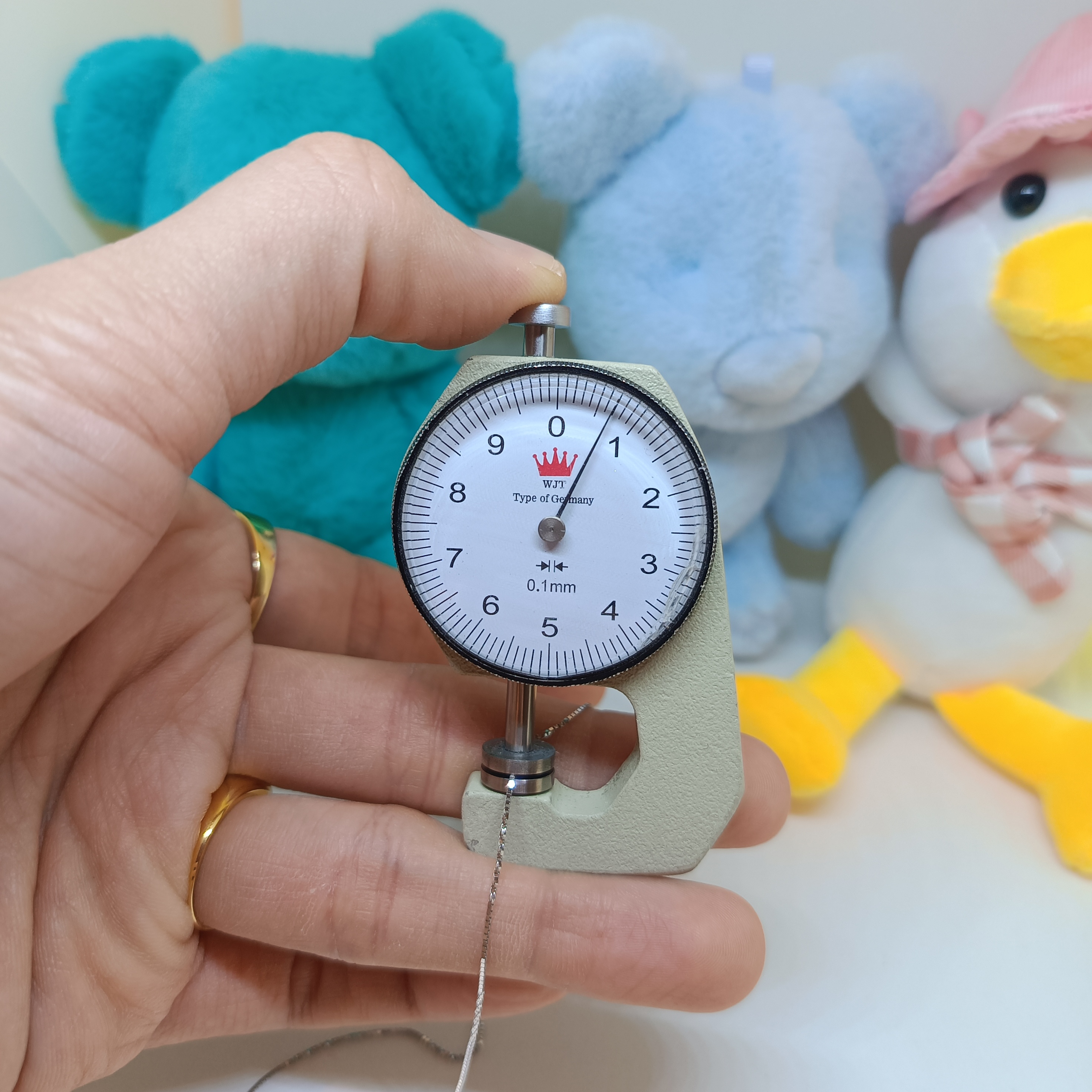 สร้อยคออิตาลี่ ลายตันลวดลายบ๊อคเชน ระยิบระยับเล่นไฟ เหมาะสำหรับสุภาพสตรีครับ