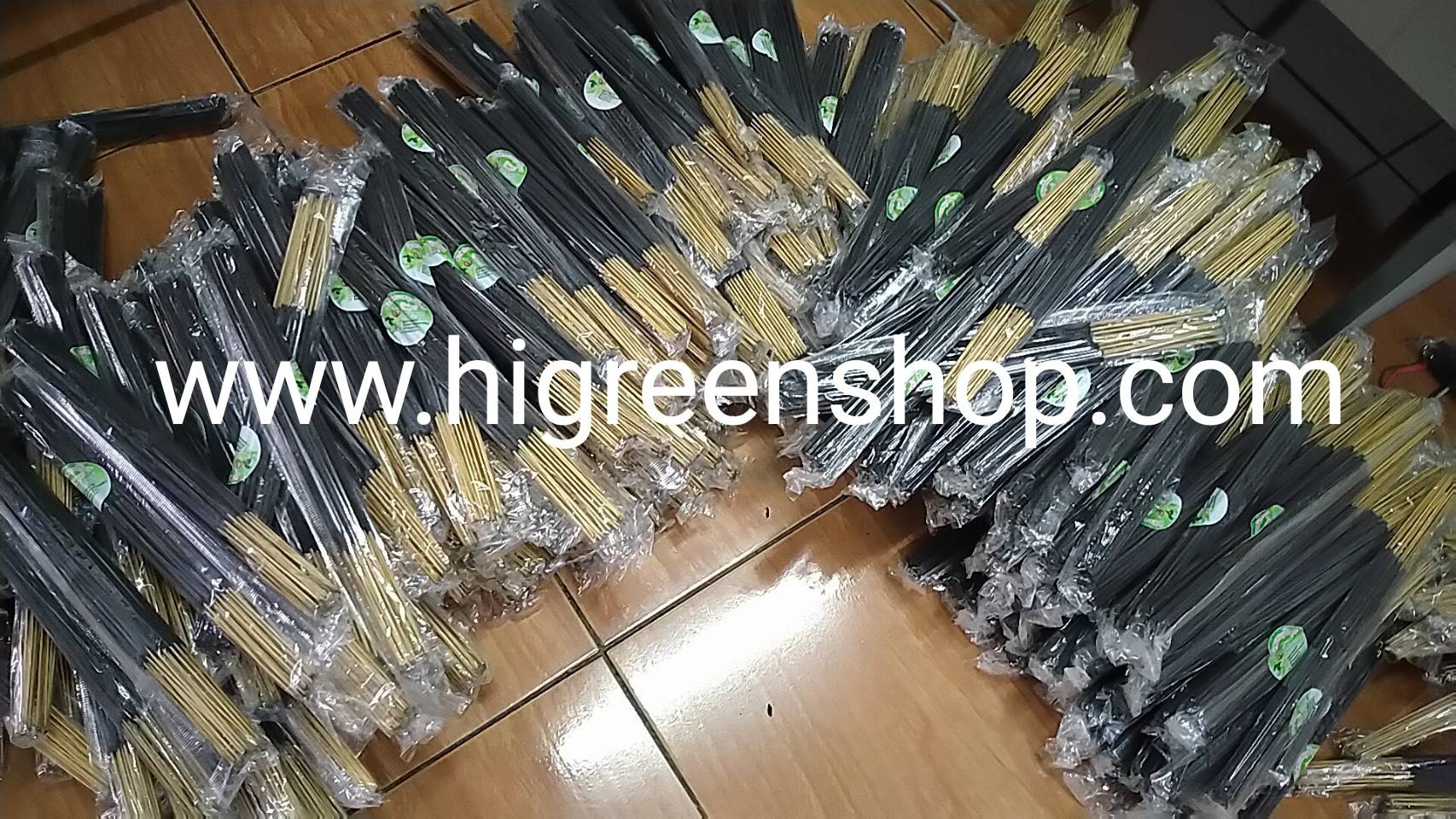 ธูปสมุนไพร ธูปหอมไล่ยุง สีครีมจุดภายในบ้าน 2 ห่อ+สีดำจุดภายนอกบ้าน 2 ห่อ/1ชุด