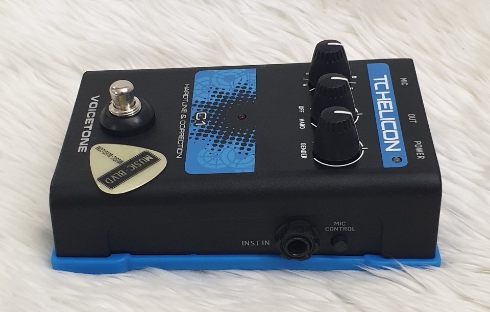 TC-Helicon VoiceTone C1 Hardtune and Pitch Correction Pedal