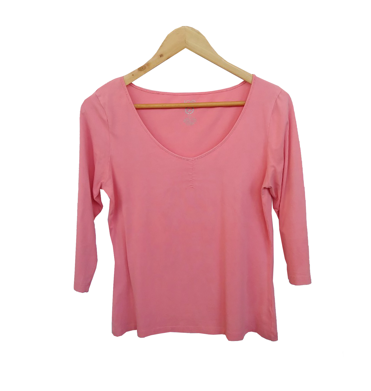 เสื้อมือสอง คอกว้าง ผ้ายืดสีชมพู แขน 4 ส่วน อก 34-36 นิ้ว