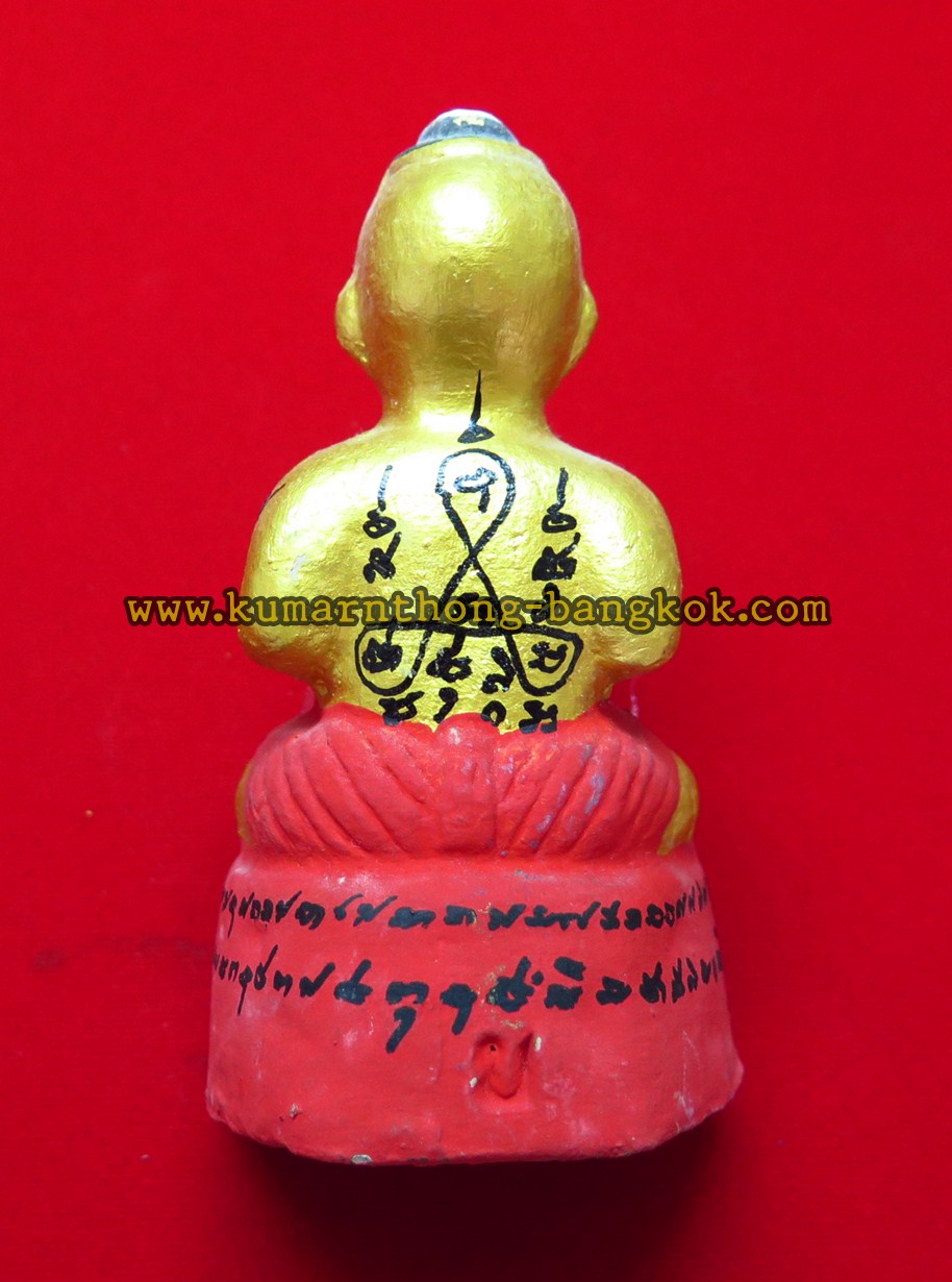 (โชว์) กุมารทอง หลวงปู่แย้ม วัดสามง่าม จ.นครปฐม (น้องบัณฑิต) เนื้อดิน สีทองทองฐานแดง พิมพ์เล็ก ขนาดตั้งบูชาสูง 5นิ้ว กว้าง 3นิ้ว รุ่น มหาเศรษฐี ปี 54-55