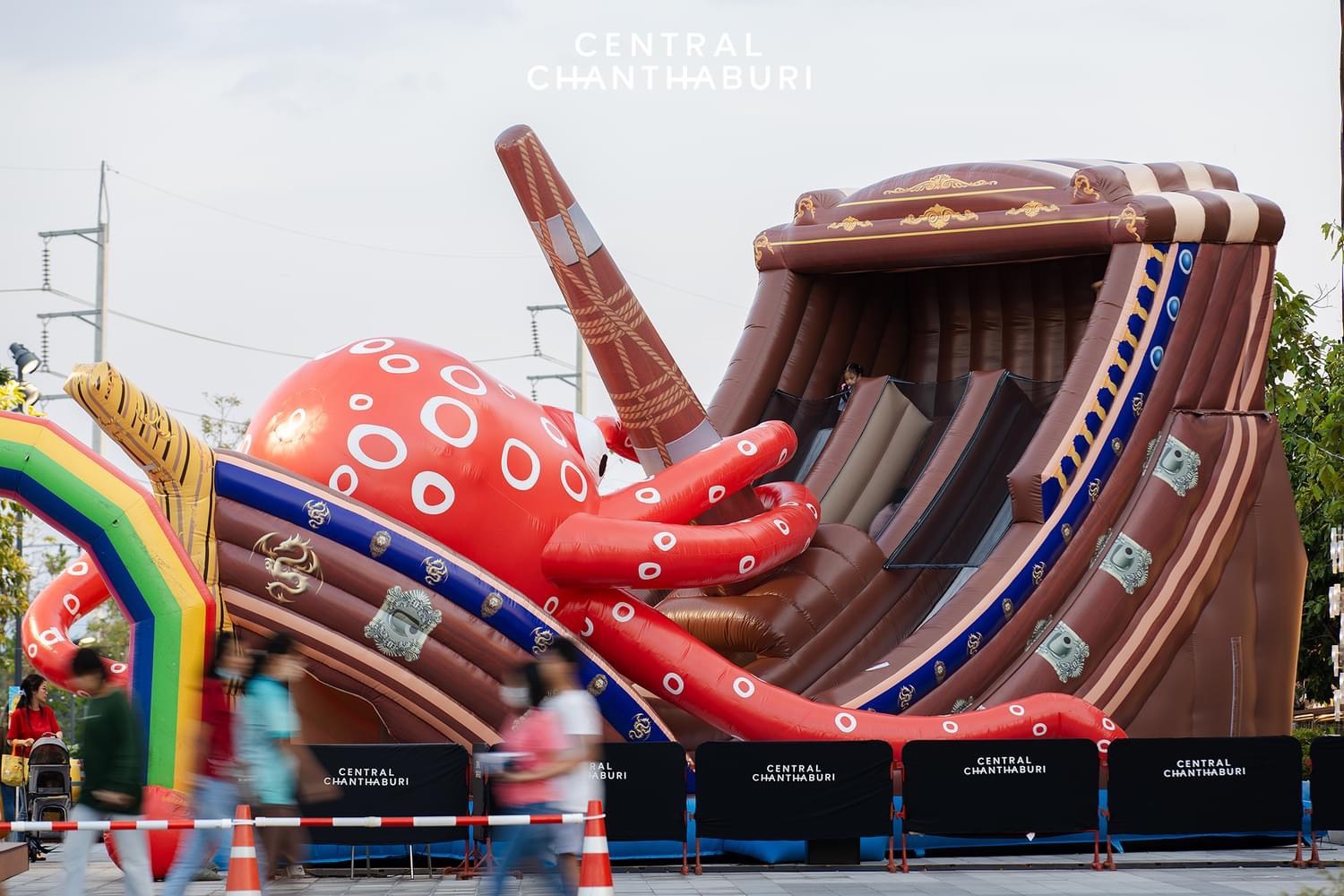 บ้านลมเรือปลาหมึกยักษ์