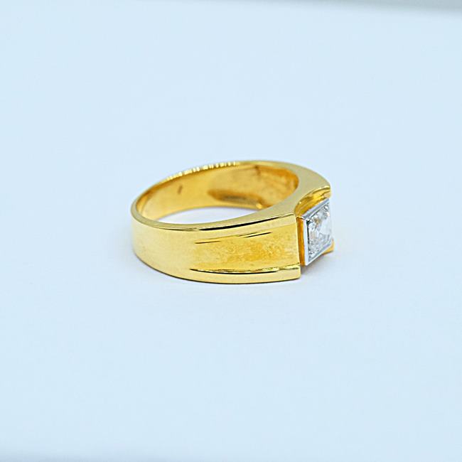 แหวนเพชรเม็ดเดี่ยว สำหรับสุภาพบุรุษครับ