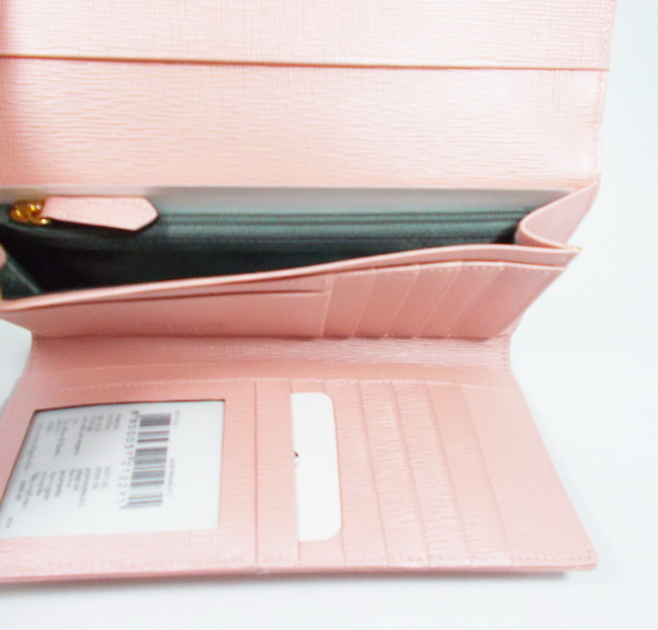 กระเป๋าสตางค์ Guy Laroche พีชเมทาลิก ใหม่ แท้