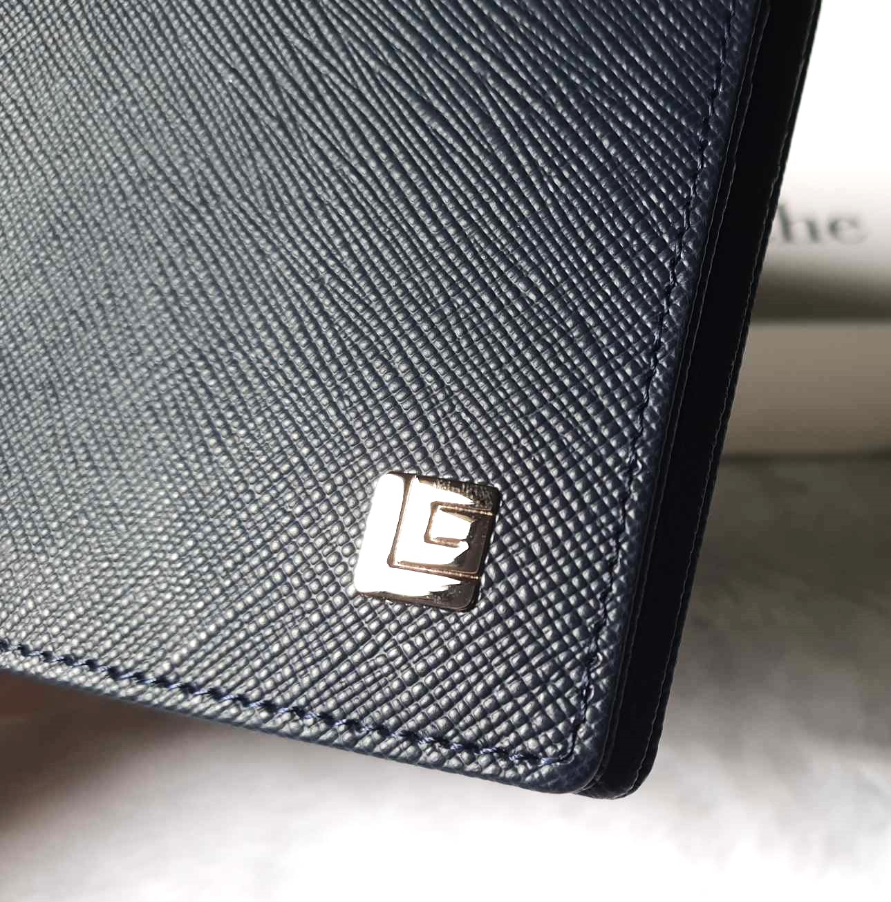 กระเป๋าสตางค์ Guy Laroche กรมท่า ใหม่ แท้