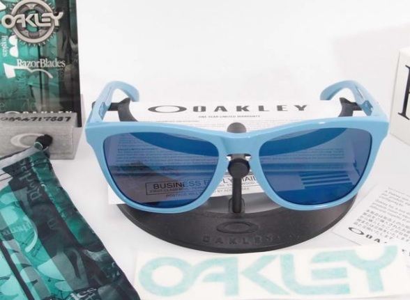 OAKLEY SPECIAL EDITION HERITAGE COLLECTION FROGSKINS Polished Blue with Ice Iridium OO9013-36