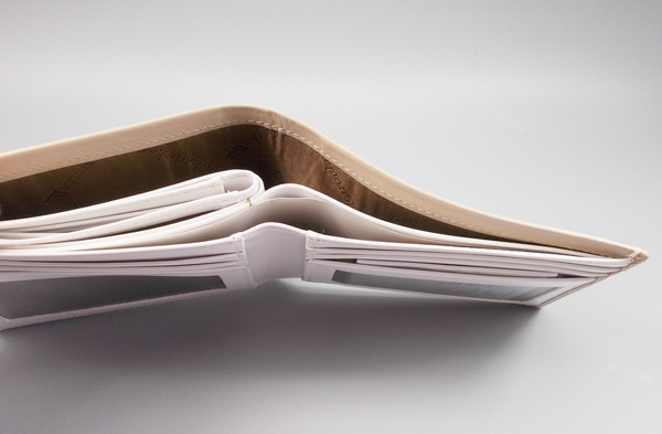 กระเป๋าสตางค์ Guy Laroche เบจ-ขาว ใหม่ แท้