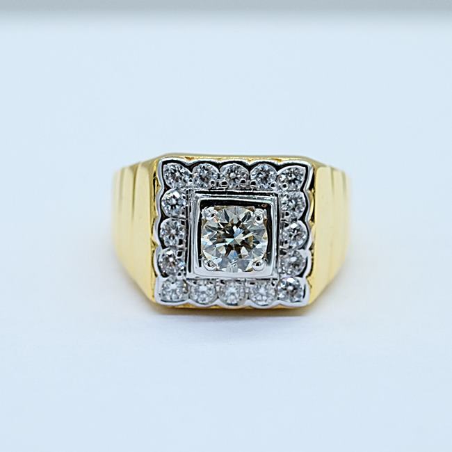 แหวนเพชรหน้ากว้างเพชรเม็ดเดี่ยวไซส์65ตัง ตัวเรือนทอง18K ล้อมเพชร1ชั้น