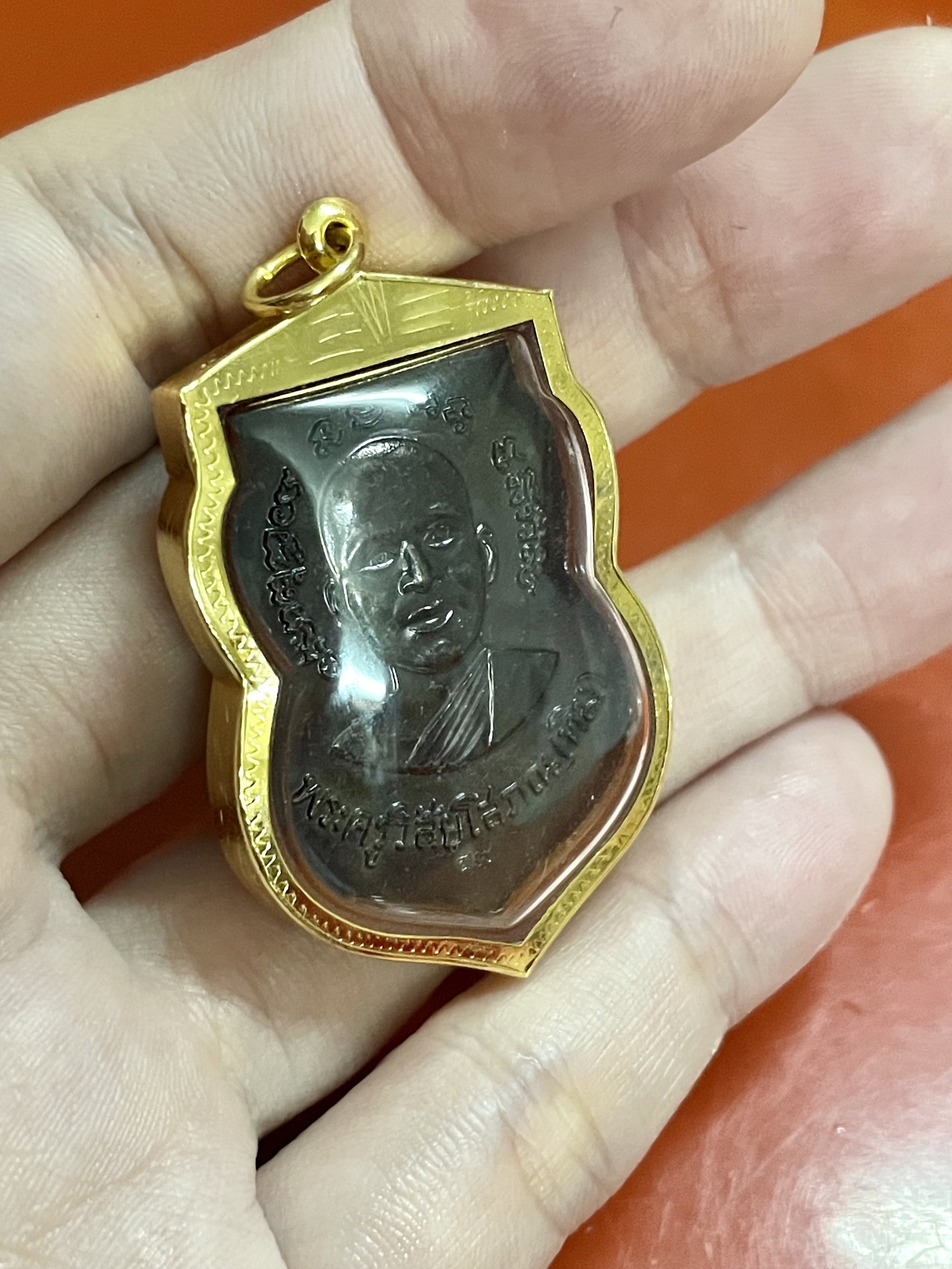จี้พระหลวงปู่ทวด ด้านหลังหลวงปู่ทิม กรอบทองแท้