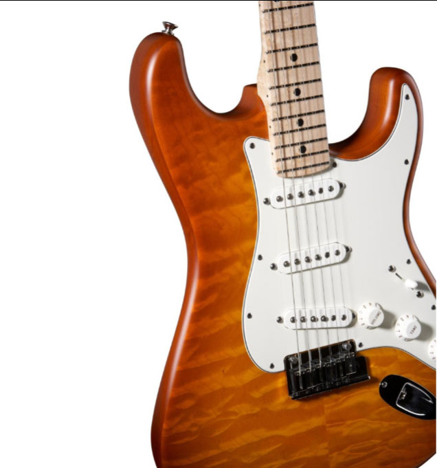 Fender Custom Shop Custom Deluxe Stratocaster Electric Guitar with Maple Fingerboard