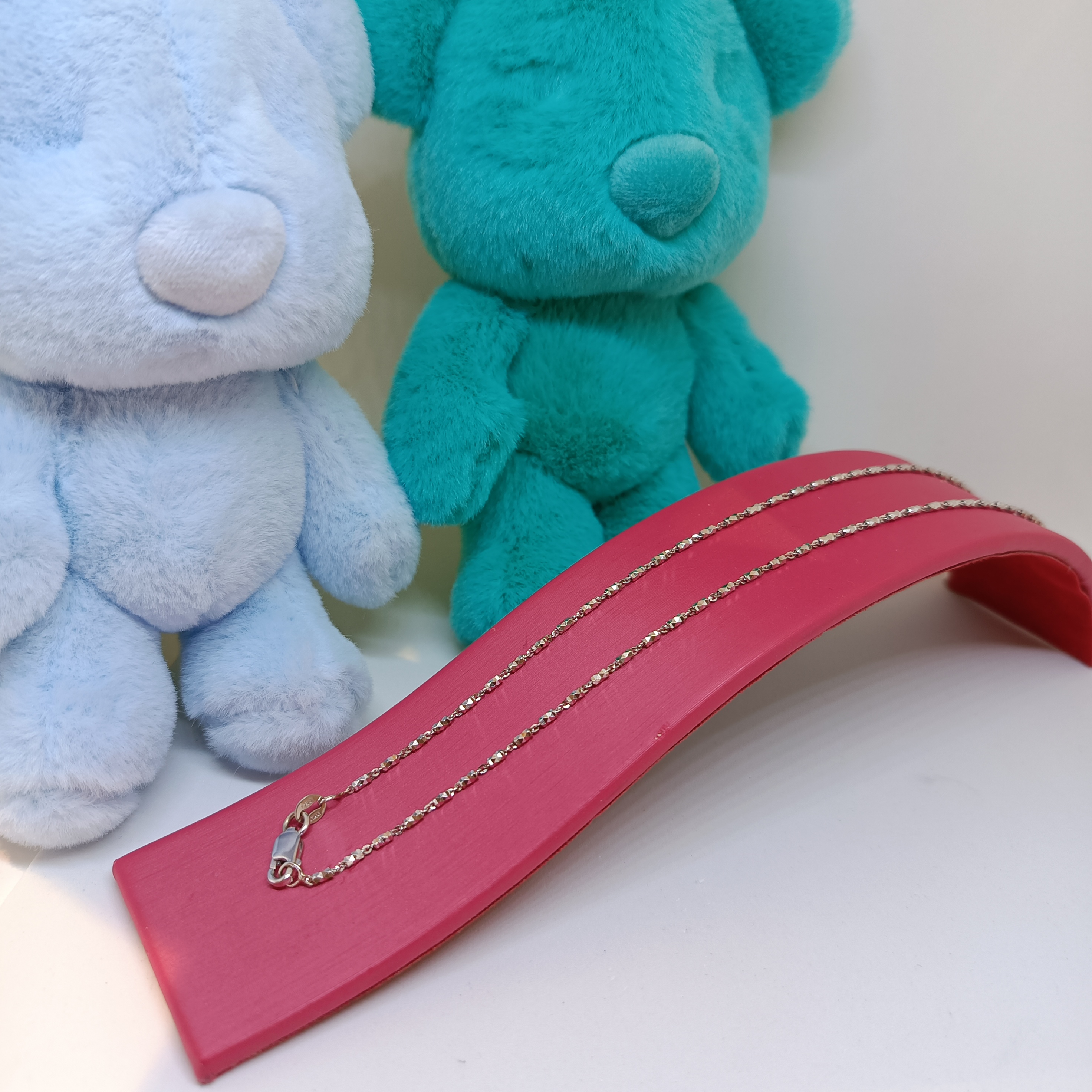 สร้อยคออิตาลี่ ลายเหลี่ยมตัดเงาประกายระยิบระยับ สำหรับสุภาพสตรีครับ