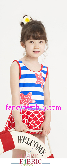 ชุดว่ายน้ำเด็กหญิงลายปลาทอง แบบ 2 ชิ้น ชุดกระโปรง+หมวก สีนำ้เงิน มีขนาด S, L