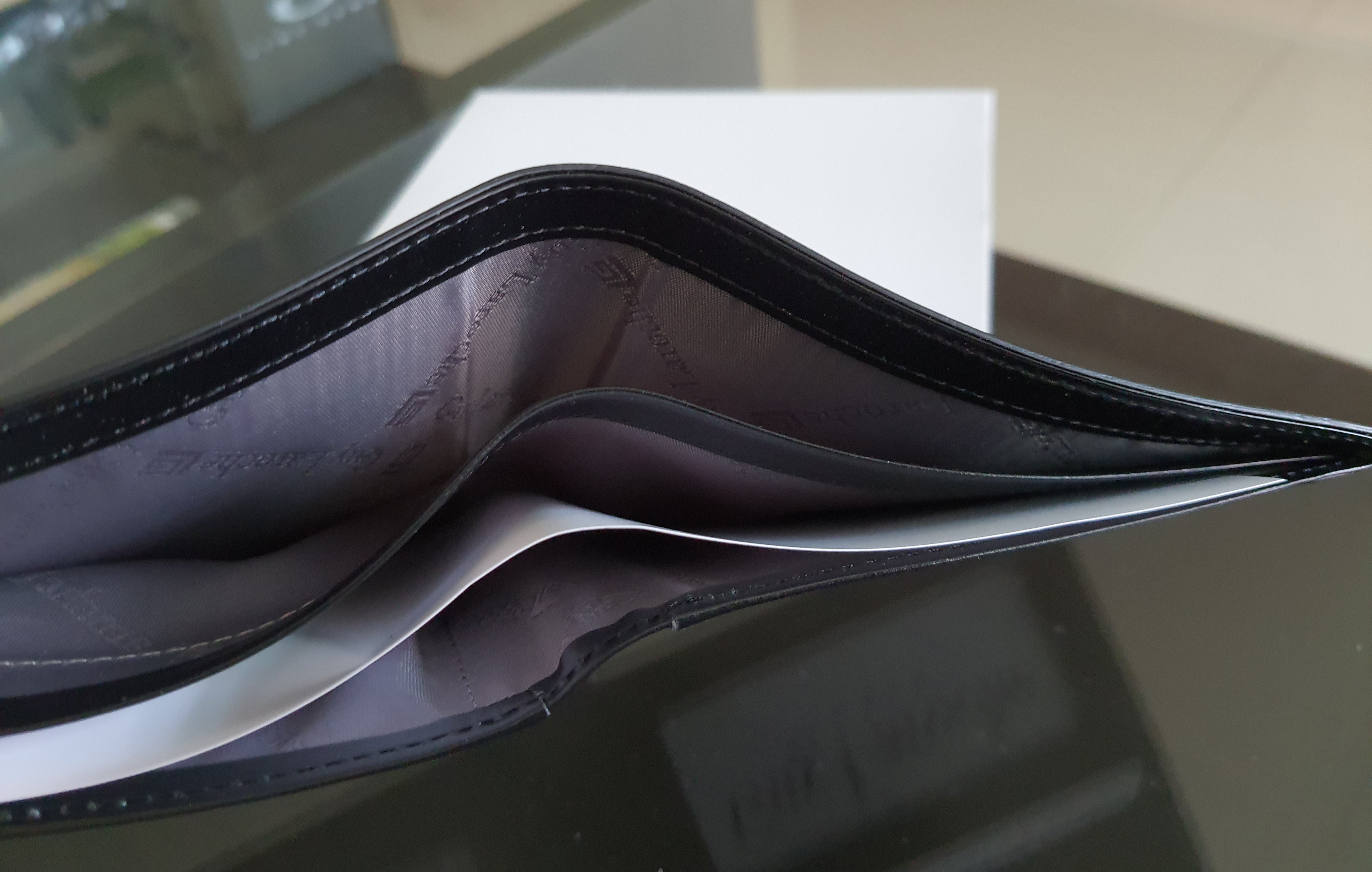 กระเป๋าสตางค์ Guy Laroche ดำ ใหม่ แท้