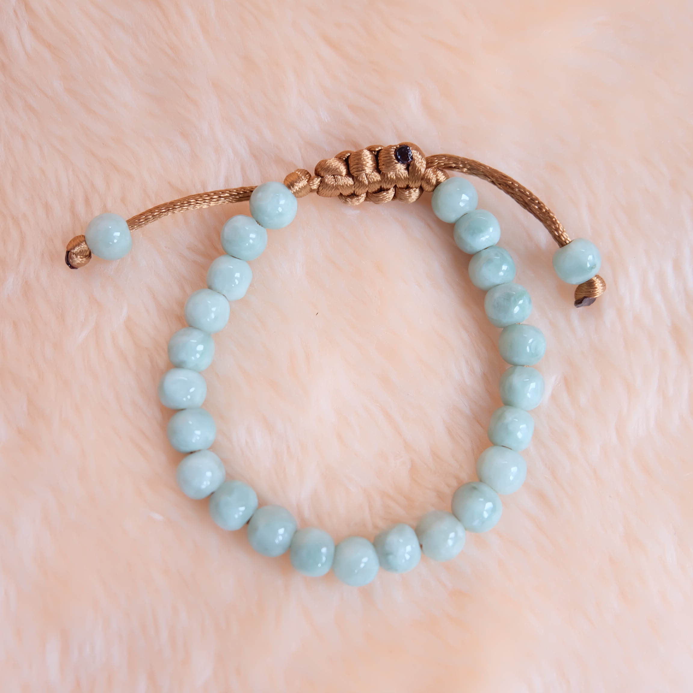 สร้อยข้อมือลูกปัดหยกแท้ 8 มิล หยกแท้ หยกพม่า หยกคละสี รูโต 3 มิล.เชือกดึง รอบข้อมือ 17-18 ซม. มีรอย